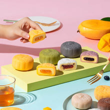 Load image into Gallery viewer, Premium Delicacies Snowy Mooncake GIFT BOX - Pacific Wild Pick