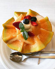 Load image into Gallery viewer, Yubari Melon Gift Box - Pacific Wild Pick