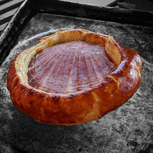 Load image into Gallery viewer, Canoe restaurant live scallops from pacific wild pick