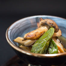 Load image into Gallery viewer, Fresh Oregon Pine Matsutake- Next Day Shipping - Pacific Wild Pick