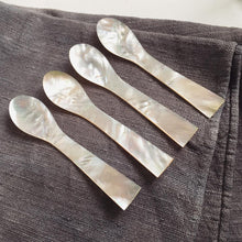 Load image into Gallery viewer, caviar spoon