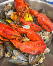 Load image into Gallery viewer, Live Lobster Whole - Next Day Shipping - Pacific Wild Pick
