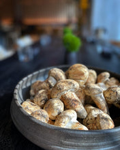 Load and play video in Gallery viewer, Beautiful Frozen Matsutake mushroom with home delivery
