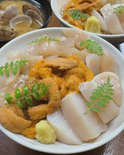 Load and play video in Gallery viewer, Sashimi quality scallops and seafood
