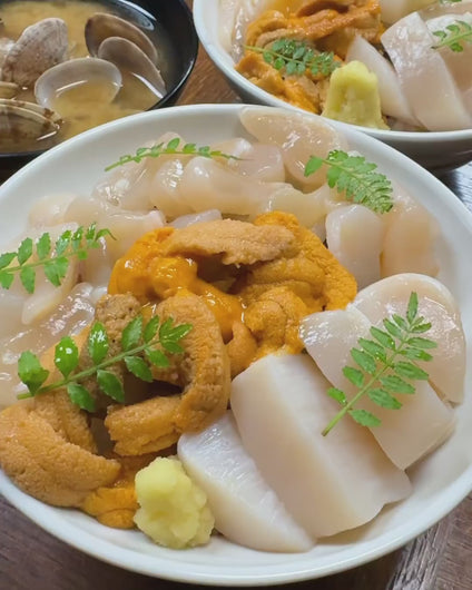 Sashimi quality scallops and seafood