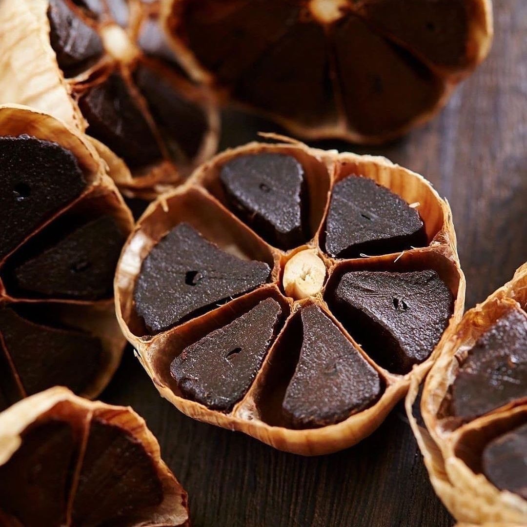Black Garlic Whole Fresh Bulb Pacific Wild Pick black-garlic-whole-fresh-bulb-pacific-wild-pick