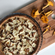 Load image into Gallery viewer, Chanterelle dish pacific wild pick
